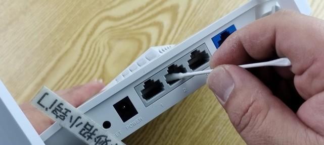 通过合理利用路由器后面4孔插口提升网络速度（掌握技巧）