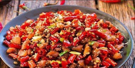 辣子鸡的制作秘诀（传授你做辣子鸡的技巧）