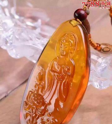 如何鉴别真假缅甸琥珀（掌握关键技巧）