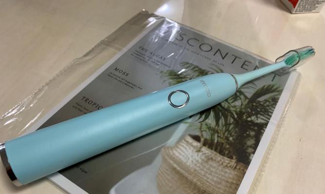 电动牙刷的优点和适用性分析（彻底清洁口腔）