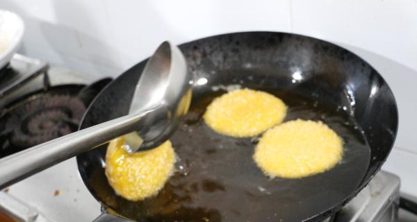 芝麻球的制作方法与配料（美味可口的芝麻球）