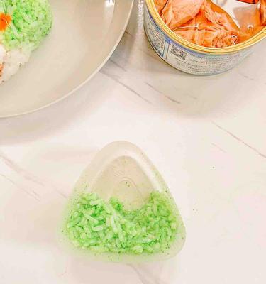 金枪鱼饭团制作技巧（简单又美味的金枪鱼饭团做法）