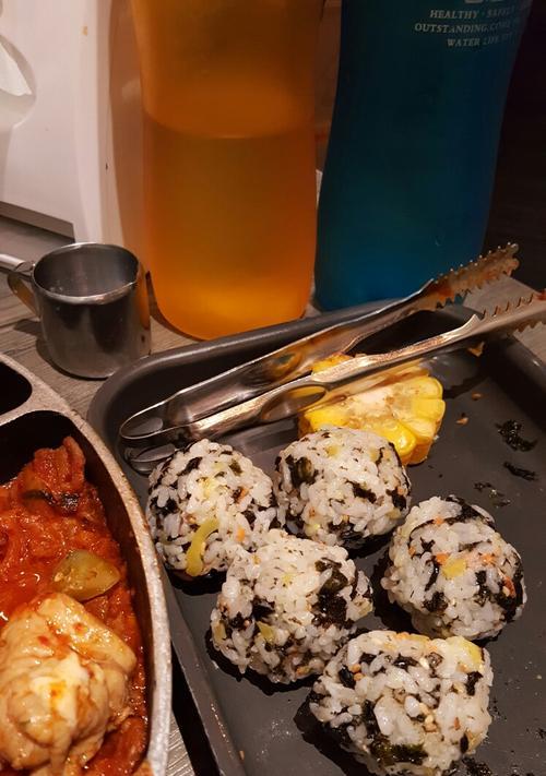 金枪鱼饭团制作技巧（简单又美味的金枪鱼饭团做法）