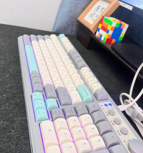 键盘两键发出声音是故障吗？