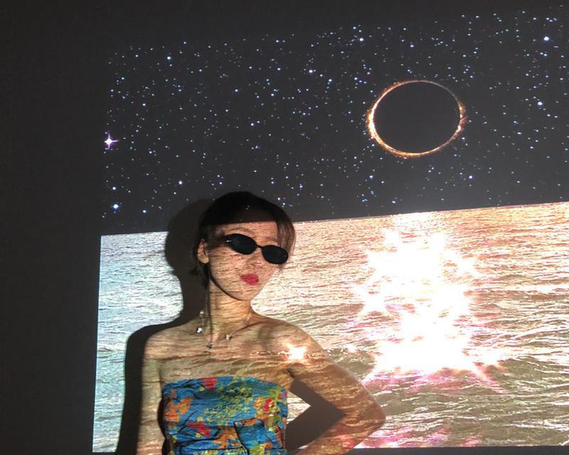 投影仪拍照时如何摆出好看的造型？