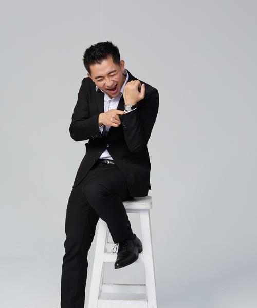 导演怎么拿手机拍照的视频？手机拍摄视频的高级技巧是什么？