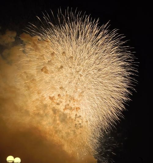 手机如何拍摄烟花新年照片？