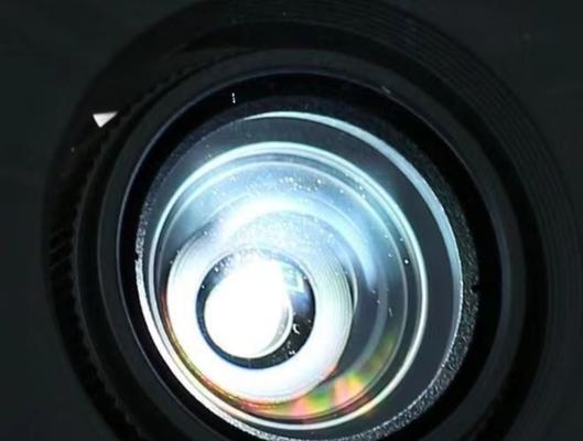 投影仪出现白色亮条的调整方法是什么？