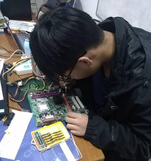学习修理笔记本电脑应该选择哪个专业？