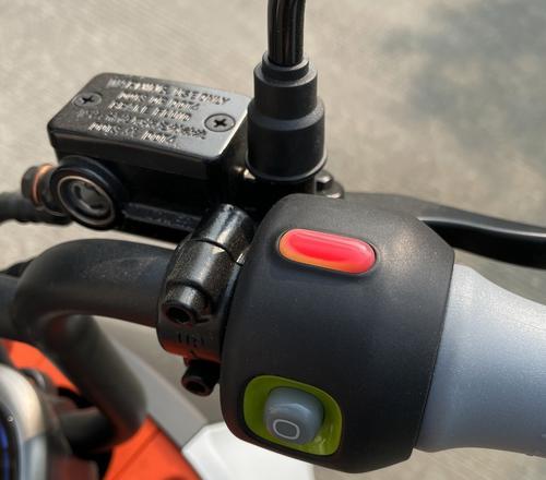 九号充电器开关如何操作？使用时需要注意什么？