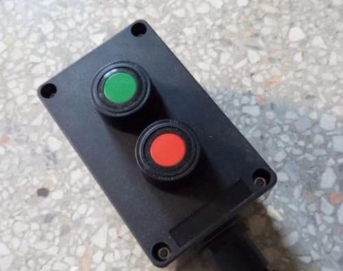 防爆音响的控制按钮位置在哪？如何操作控制按钮？