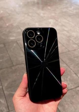 苹果手机硅胶黑色壳子特点是什么？适合什么场合？