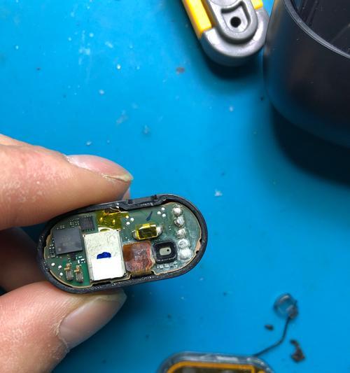 蓝牙耳机清洁包的使用方法视频教程？