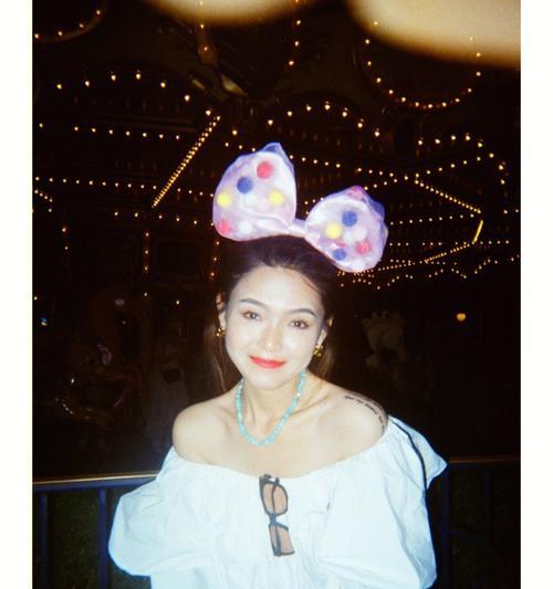 迪士尼相机镜头翻转操作步骤是什么？翻转后如何拍摄？