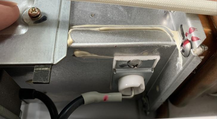 热水器座架拆卸的正确方法是什么？