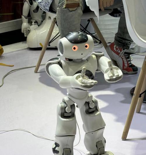 哪些机器人具备实际操作能力？它们能完成哪些任务？