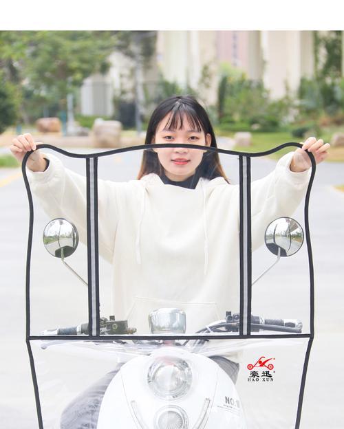 电瓶车透明罩盖如何打开？操作方法是什么？